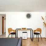 Апартаменты Csendeskert Wellness Apartments - Garden, Grill, Chill