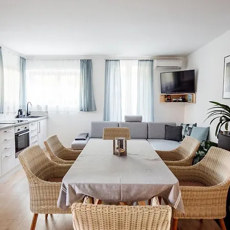 Csendeskert Wellness - Garden, Grill, Chill Apartman Balatonalmádi
