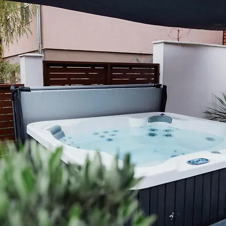 Csendeskert Wellness - Garden, Grill, Chill Apartment