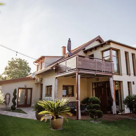 Csendeskert Wellness Apartments - Garden, Grill, Chill Apartment Balatonalmadi