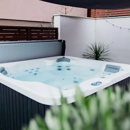 Apartment Csendeskert Wellness Apartments - Garden, Grill, Chill *